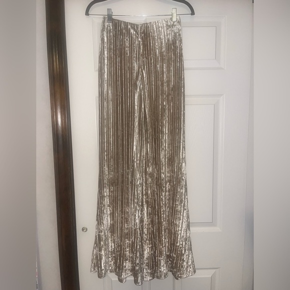 NWT Free People Star Sign Gold Velvet Flare Pants- Extra Small - Picture 5 of 7